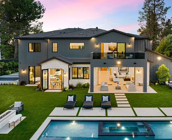 luxurious-modern-house-with-backyard-and-pool-at-s-2025-02-10-06-40-09-utc